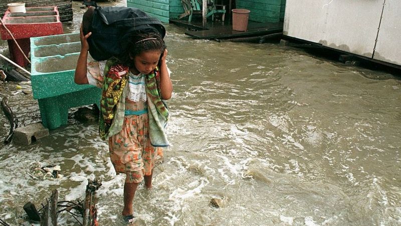 Miles de niñas expuestas a abusos sexuales en albergues de Centroamérica por huracanes Iota y Eta