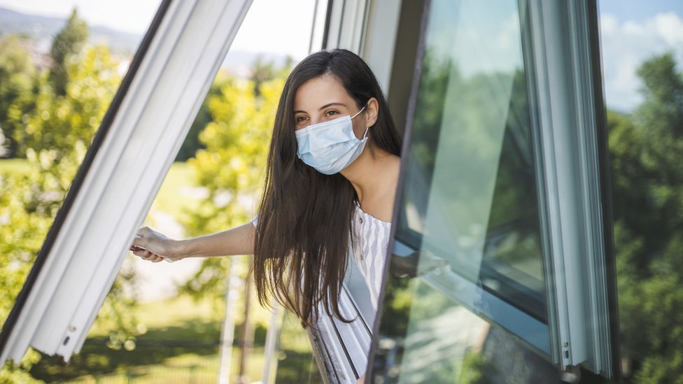 Aire fresco: el arma subestimada que puede reducir el riesgo de contagio