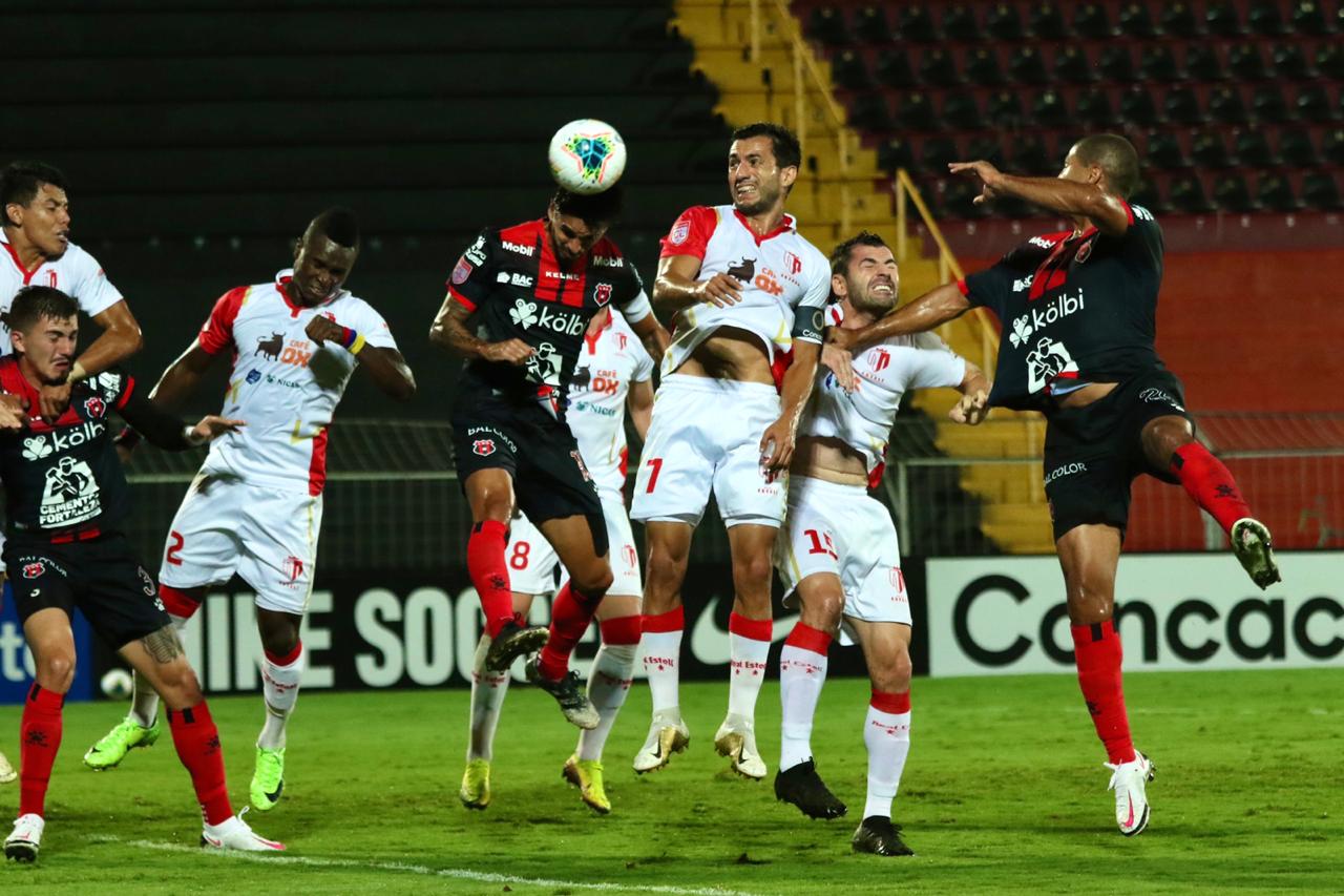 Alajuelense sufrió más de la cuenta para avanzar a semifinales en Liga Concacaf