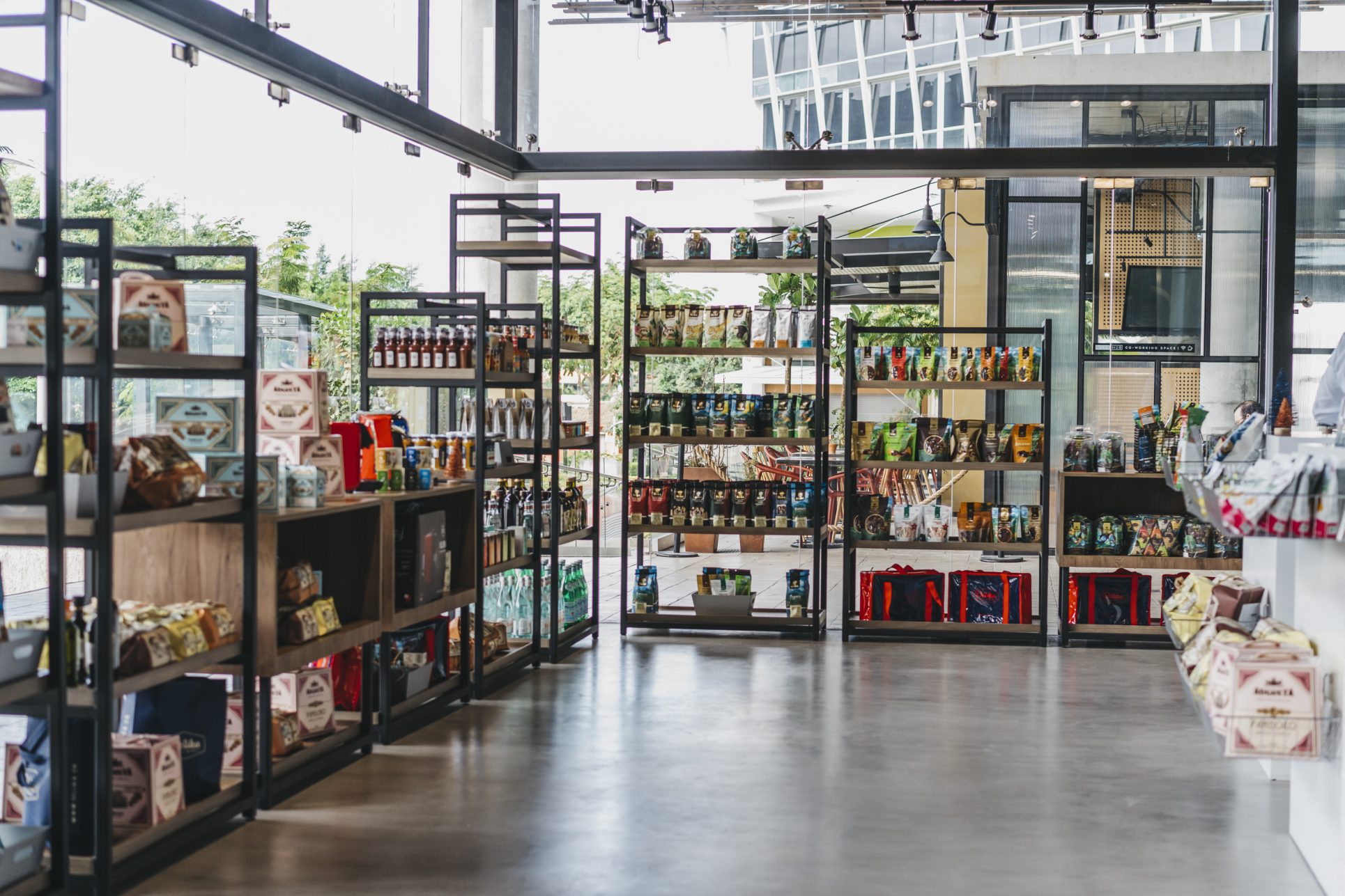 Abre tienda de productos gourmet en Avenida Escazú tras inversión de $250.000