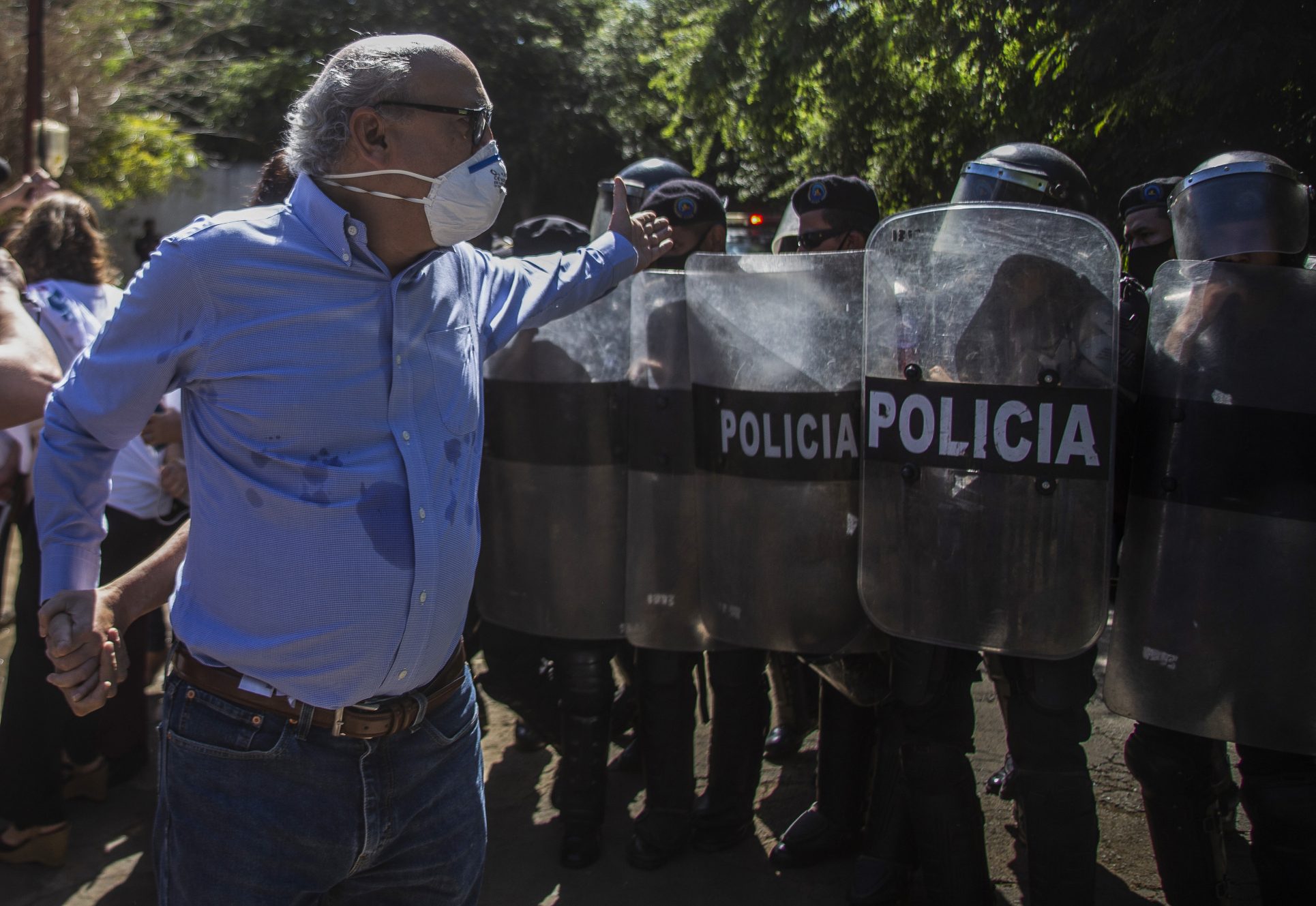 Empujones y matonismo policial en actividad de periodistas en Nicaragua