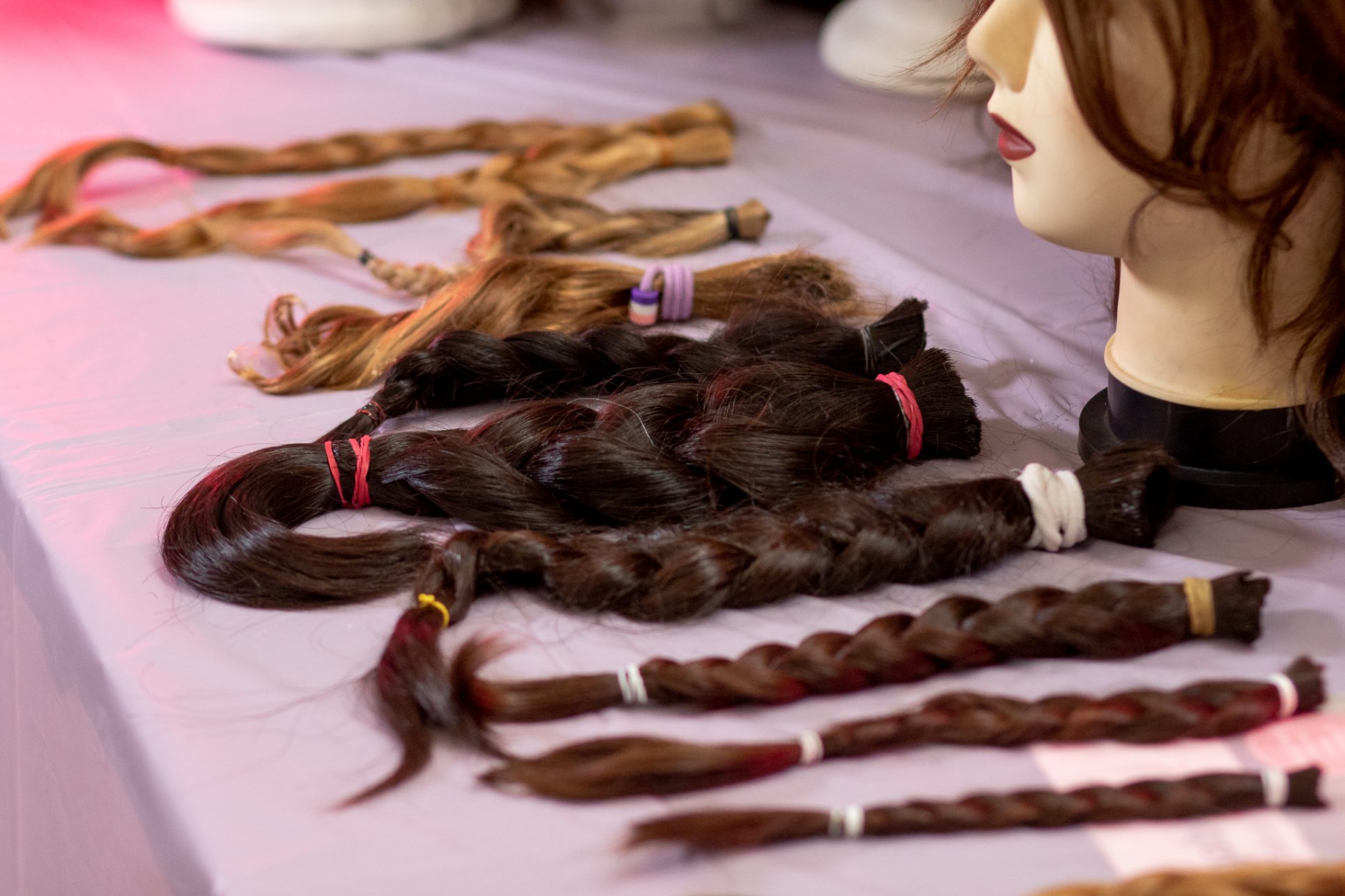 Cáncer de mama: Walmart recolectó 2.228 trenzas de cabello para pelucas