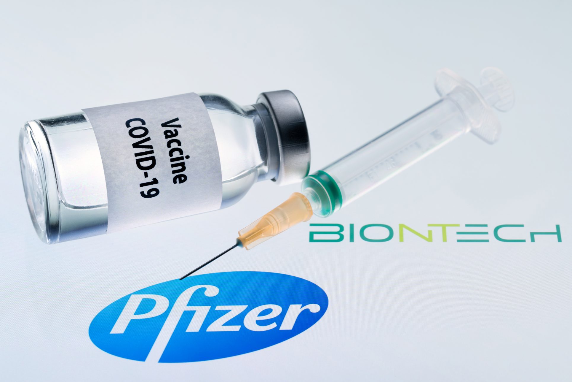 Pfizer y BioNTech piden autorización a Unión Europea de vacuna anticovid para jóvenes de 12 a 15 años