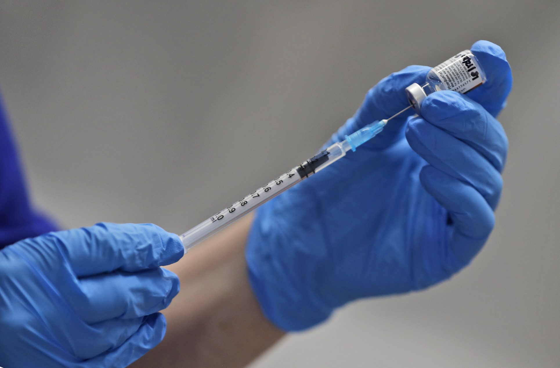 Suministro de jeringuillas especializadas dificulta vacunación contra covid-19