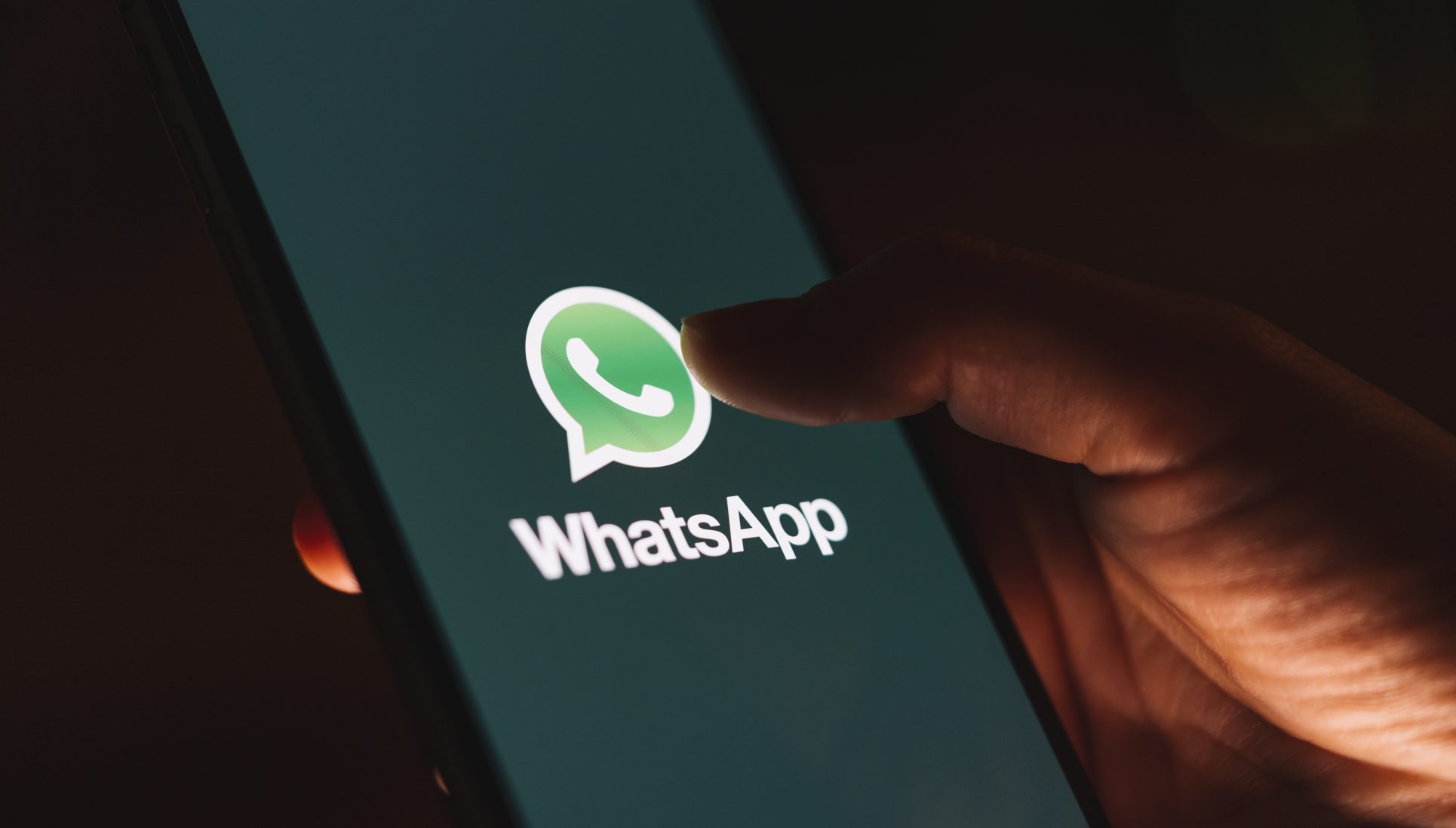 Mensajes de WhatsApps entre políticos y proveedores muestran red para negocio de tobilleras, según OIJ