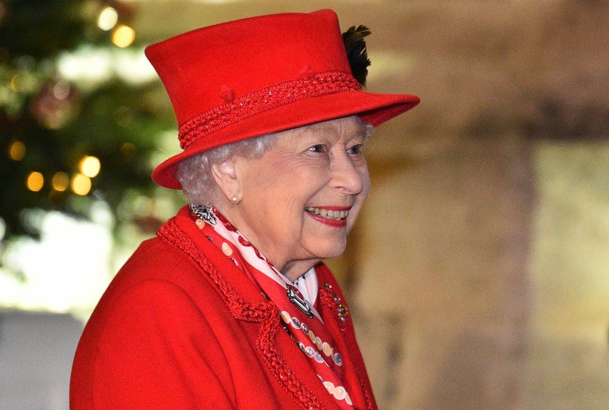 La reina Isabel II busca contratar una persona para que asuma sus redes sociales