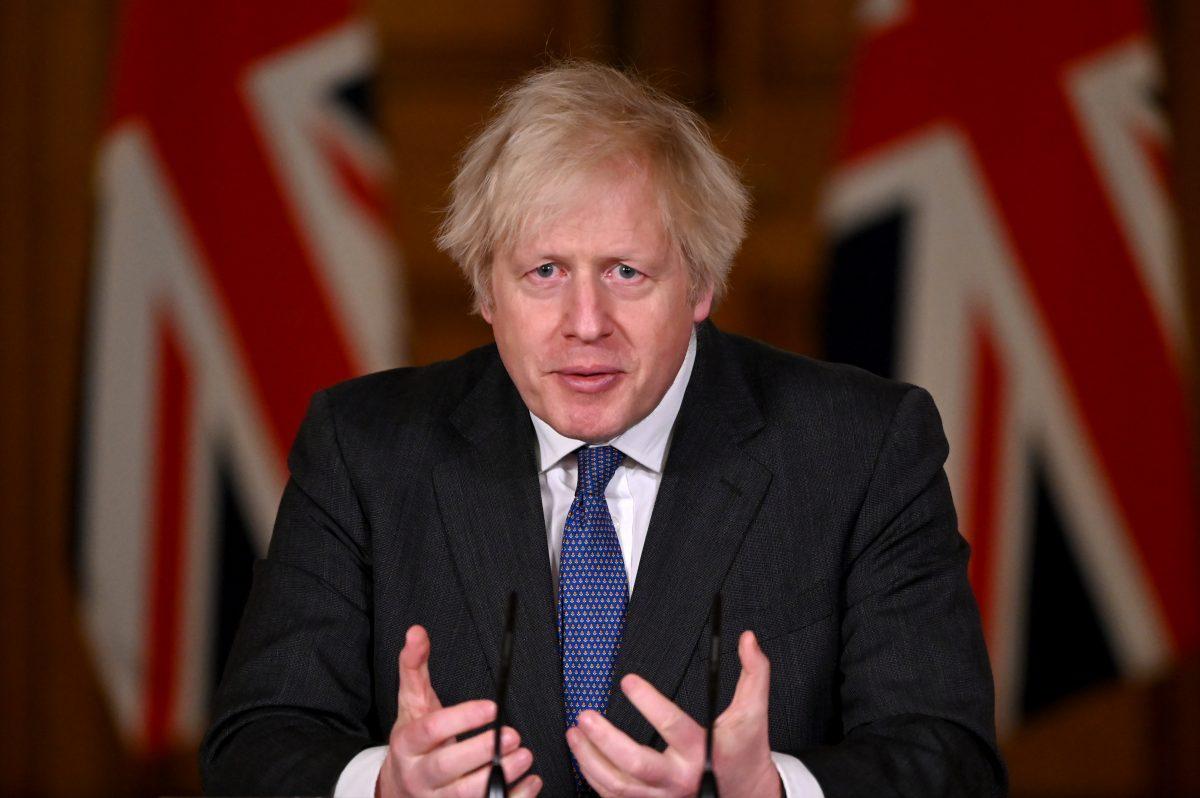 Boris Johnson admite que estuvo en fiesta durante el confinamiento y ofrece disculpas