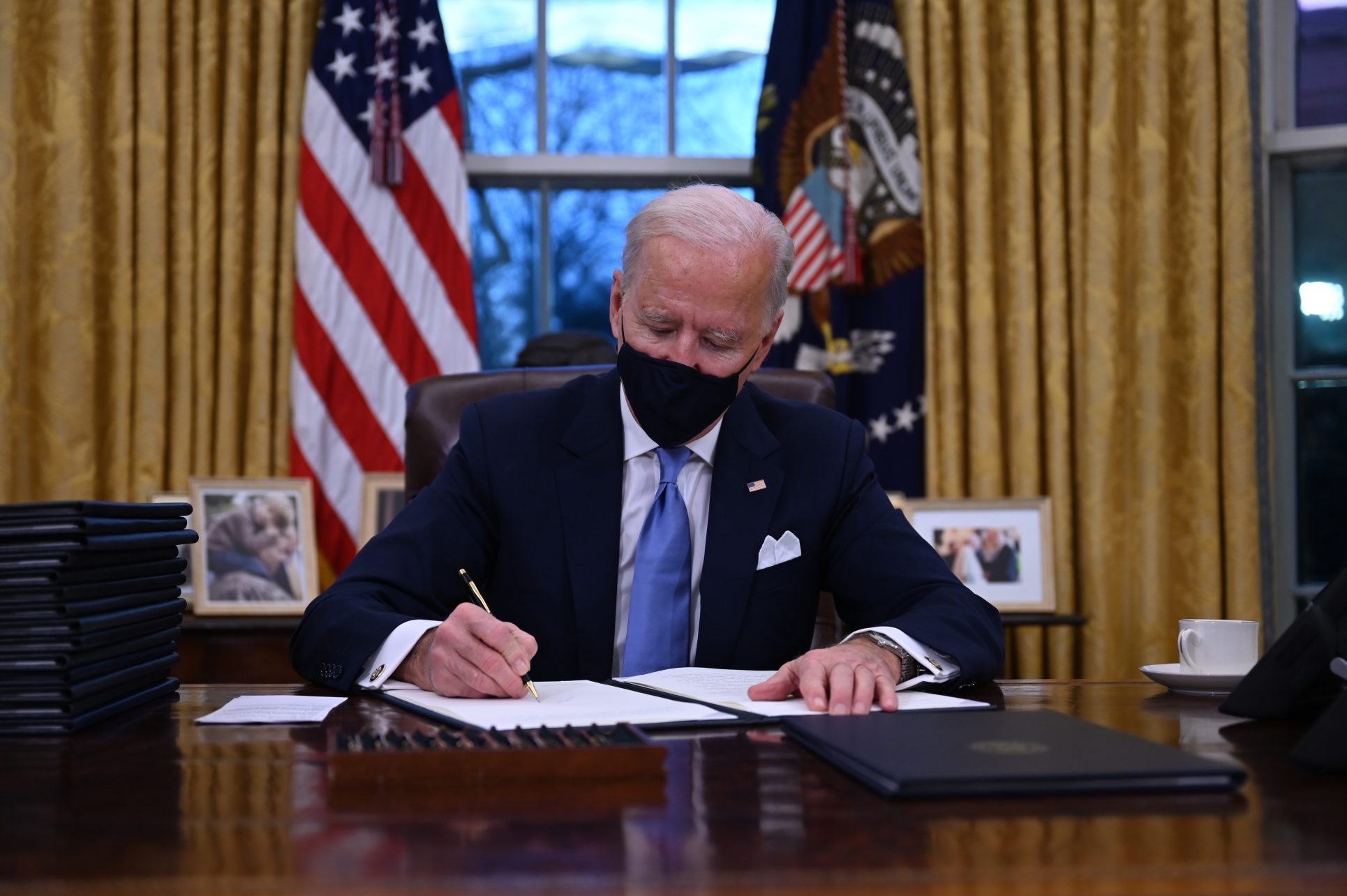 Los simbolismos del Despacho Oval con Biden (y qué cambió con respecto a la de Trump)