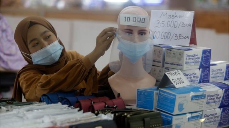 Jóvenes antes que los ancianos: la inusual estrategia de vacunación contra covid-19 que aplica Indonesia