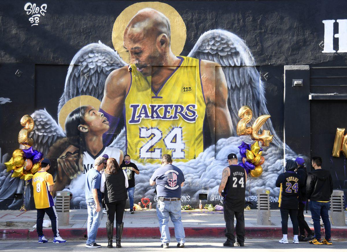 A un año de su muerte, fanáticos rememoran a Kobe Bryant
