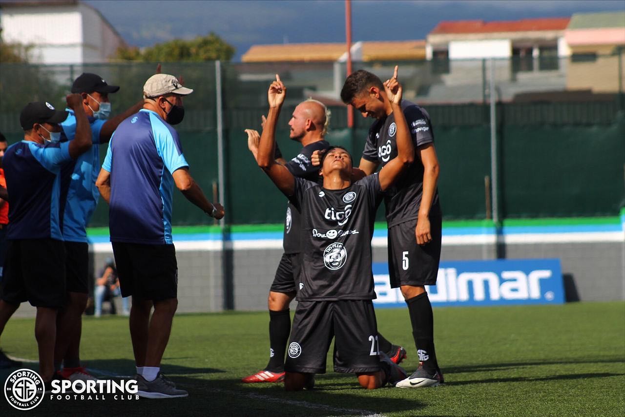 Herediano muerde el polvo en su debut ante Sporting