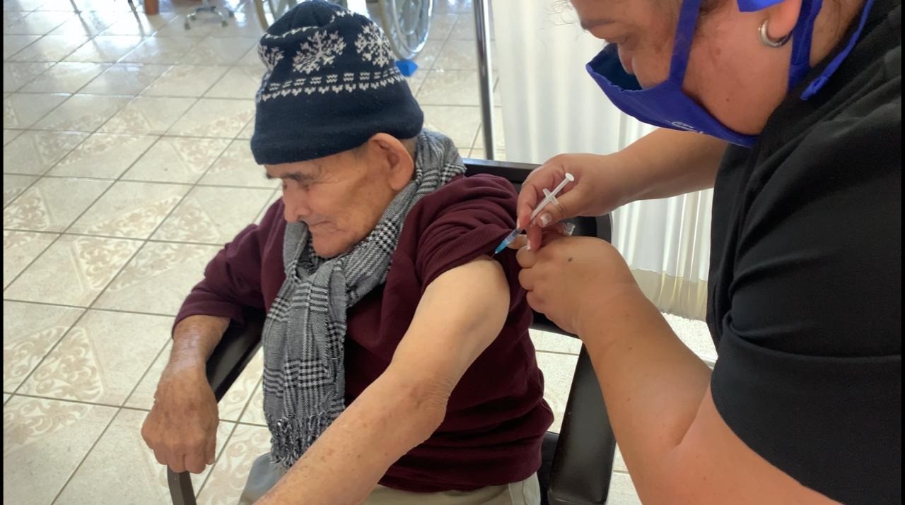 Chepito, el tico más longevo, recibió vacuna contra el covid-19