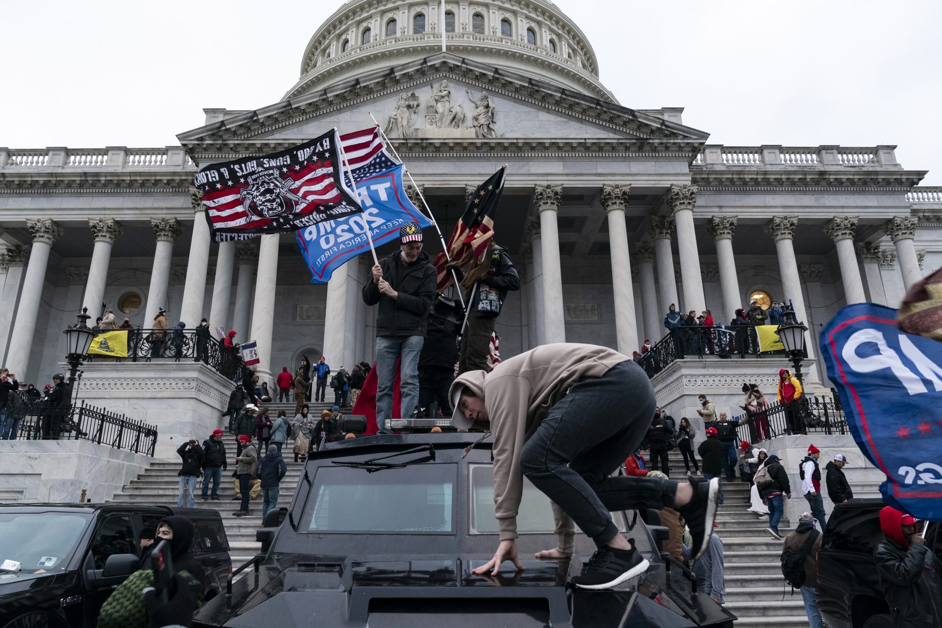 Congresistas de EE.UU. recomiendan presentar cargos contra Trump por ataque a Capitolio