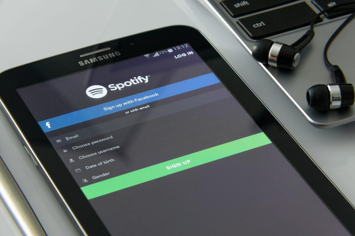 Spotify lanzó 9 audiolibros de producción propia y compite con Amazon