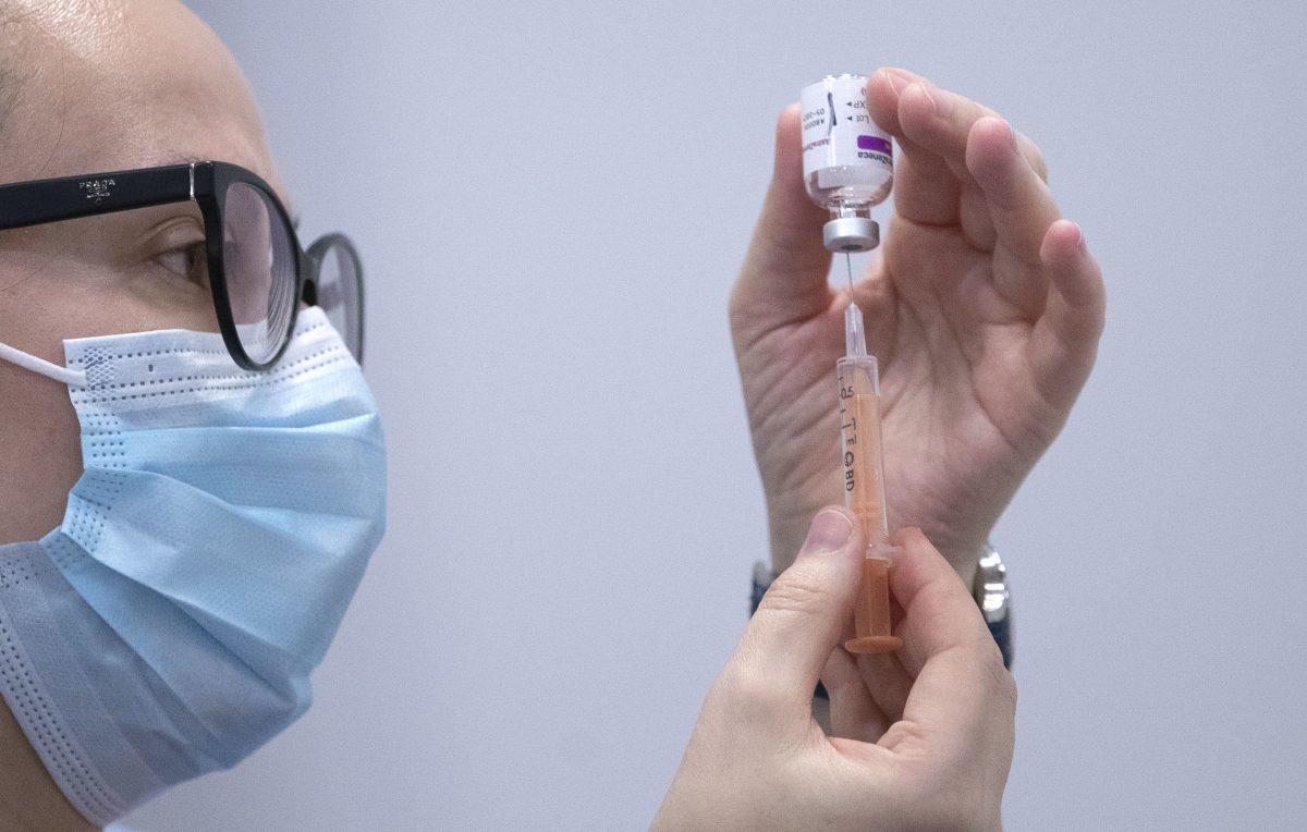 Nueva directriz permitirá que alcaldes se vacunen contra covid-19