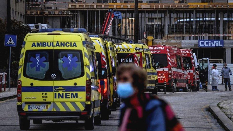 Cómo llegó Portugal al borde del colapso por la pandemia y obligado a enviar a pacientes muy lejos