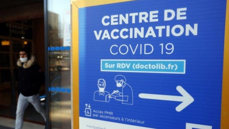 Por qué algunos países recomiendan la vacuna de AstraZeneca solo para menores de 65 años