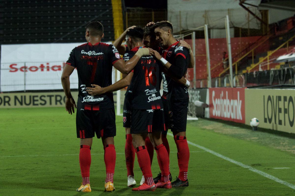 Alajuelense informa que seis futbolistas más tienen covid-19