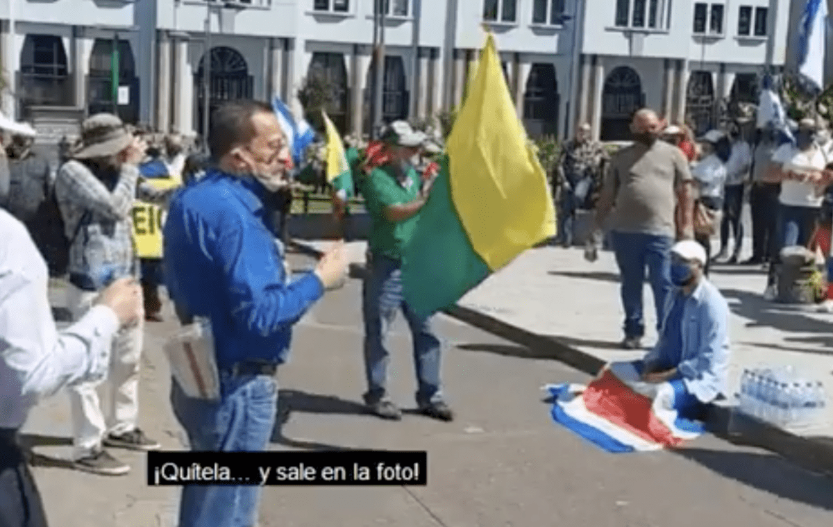 Sindicalista Albino Vargas: “Con esa bandera de ‘Sí a la reducción del gasto’ no puede salir usted”