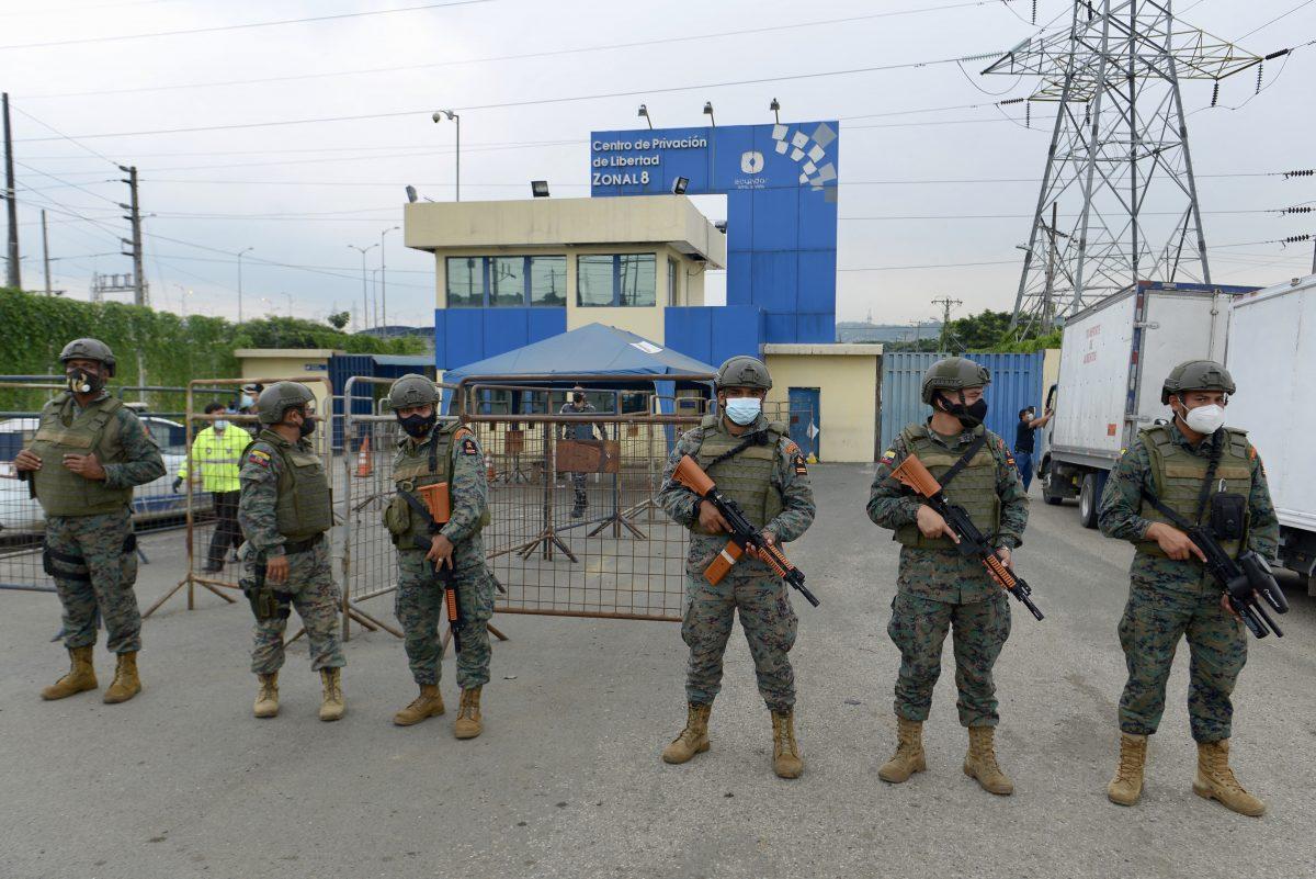 Al menos 62 reclusos muertos durante ola de violencia en tres cárceles de Ecuador