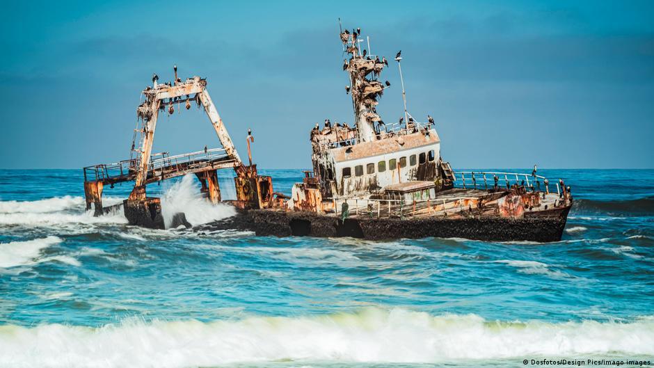 Náufrago sobrevive 16 horas a la deriva en el océano agarrado a “un trozo de basura”