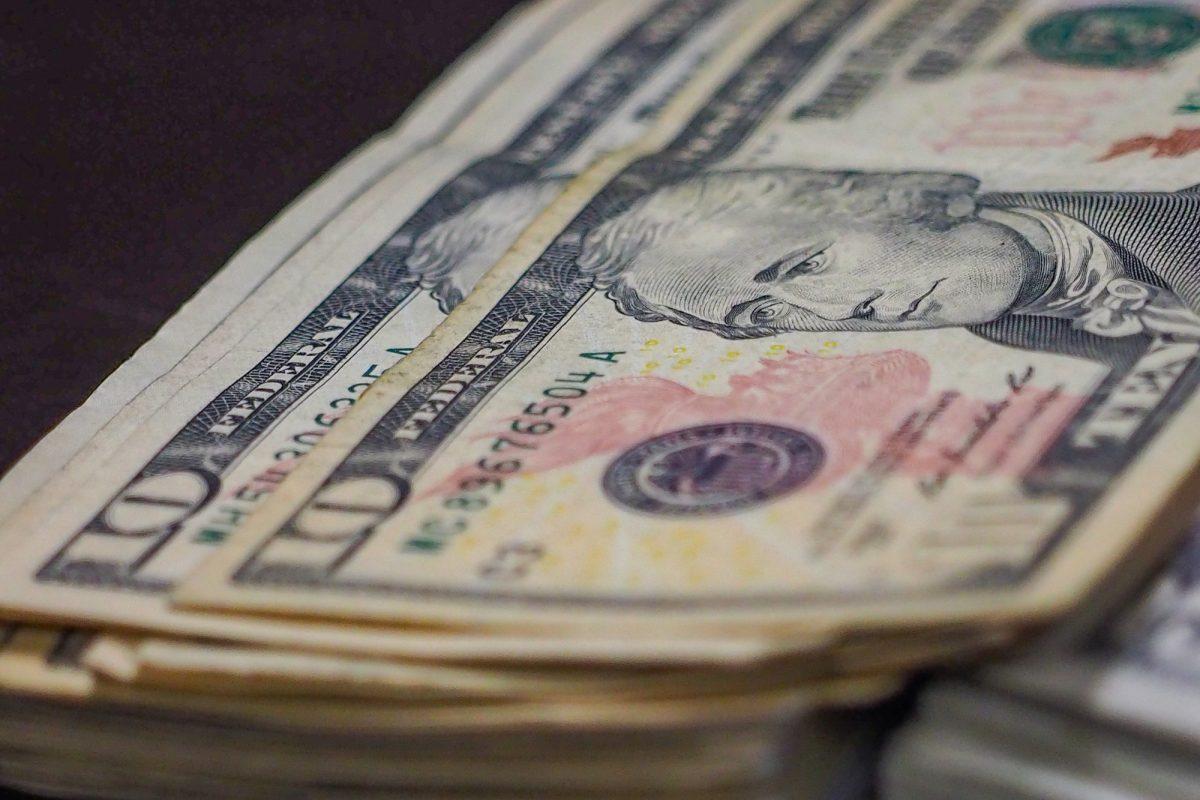 Dólar sigue bajando en Costa Rica: 22 cámaras empresariales convocan conferencia de prensa para revelar afectación