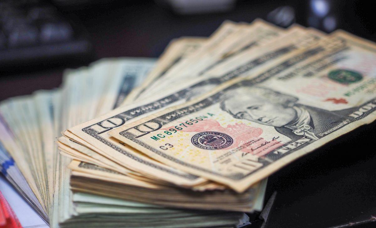 Venta del dólar baja a ¢544 en bancos estatales