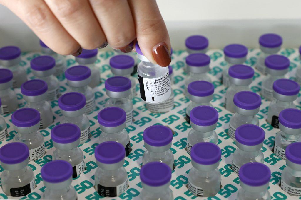 Salud y CCSS corren para actualizar datos sobre posibles vacunados de próximas semanas