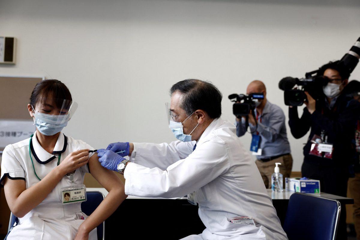 Japón inicia campaña de vacunación contra el covid-19