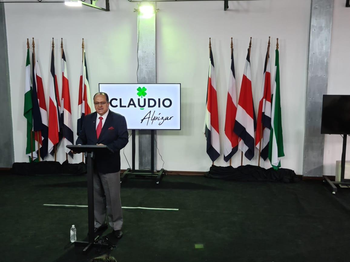 Politólogo Claudio Alpízar oficializa su precandidatura en el PLN
