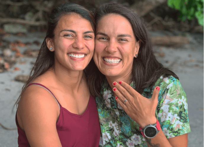 Futbolista Gabriela Guillén celebra compromiso con su novia: “nos podremos casar en nuestro país”