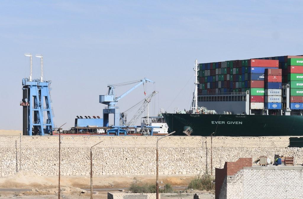 Buque “Ever Given” fue desencallado y el tráfico se reanuda en el Canal de Suez