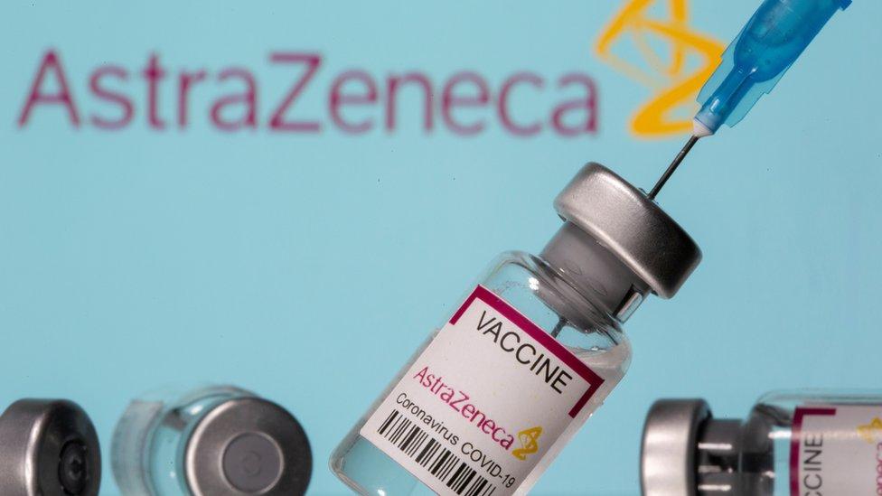 La vacuna de AstraZeneca no presenta mayores riesgos de coágulos