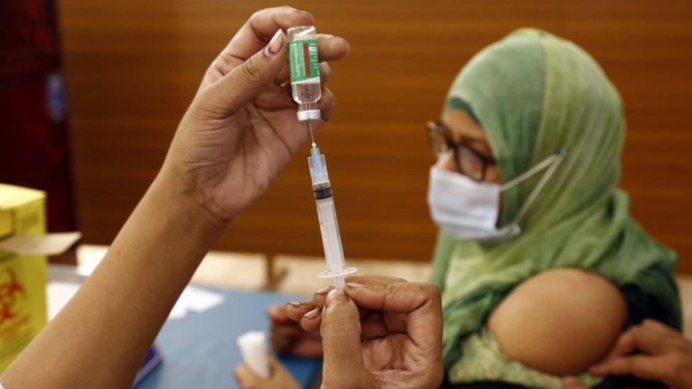 Covid-19: denuncian que países ricos “bloquean” propuestas de vacunación para naciones más pobres