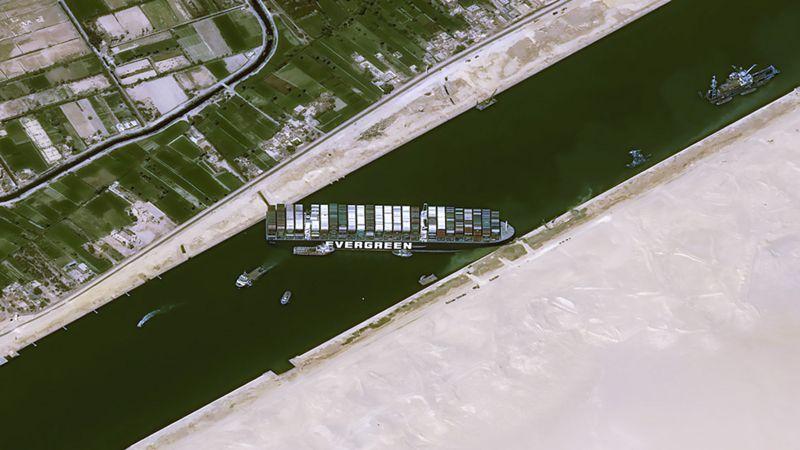 Canal de Suez: cómo es la operación para reflotar el Ever Given, el gigantesco buque encallado
