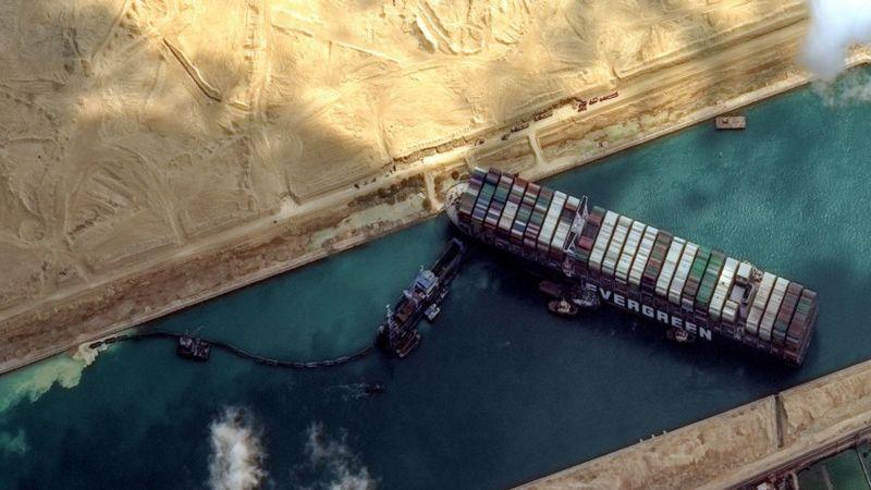 Los otros 3 grandes pasos marítimos cruciales para el comercio (además del Canal de Suez)