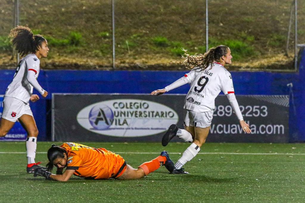 Fútbol femenino: Las Leonas sorprenden a Dimas Escazú; cuatro equipos empatan el primer lugar
