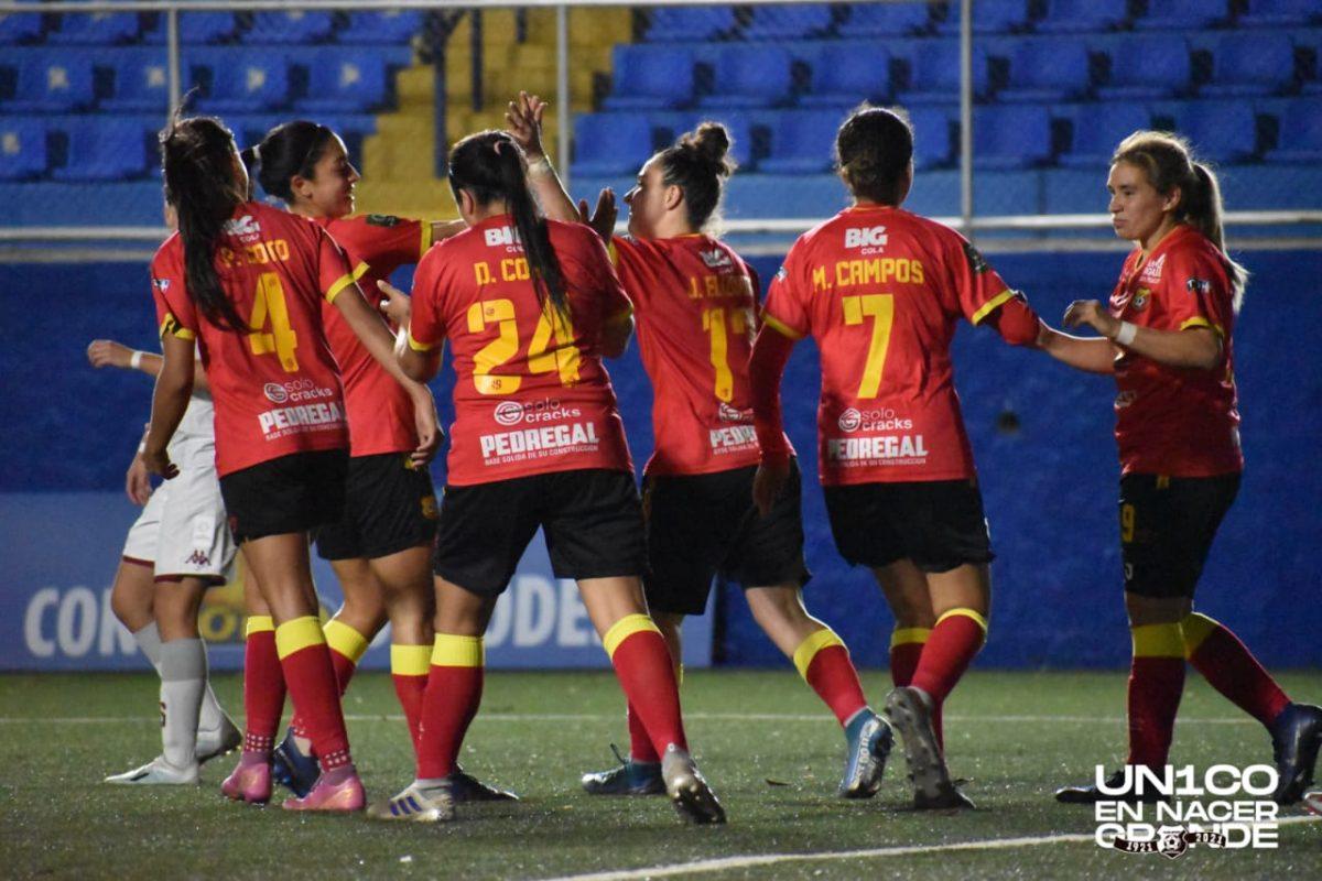 Herediano y Dimas Escazú se aferran a la cima del fútbol femenino
