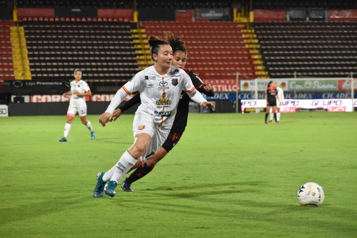 Fútbol femenino: María Paula Salas rompió la Tapia florense y dio triunfo a la Liga