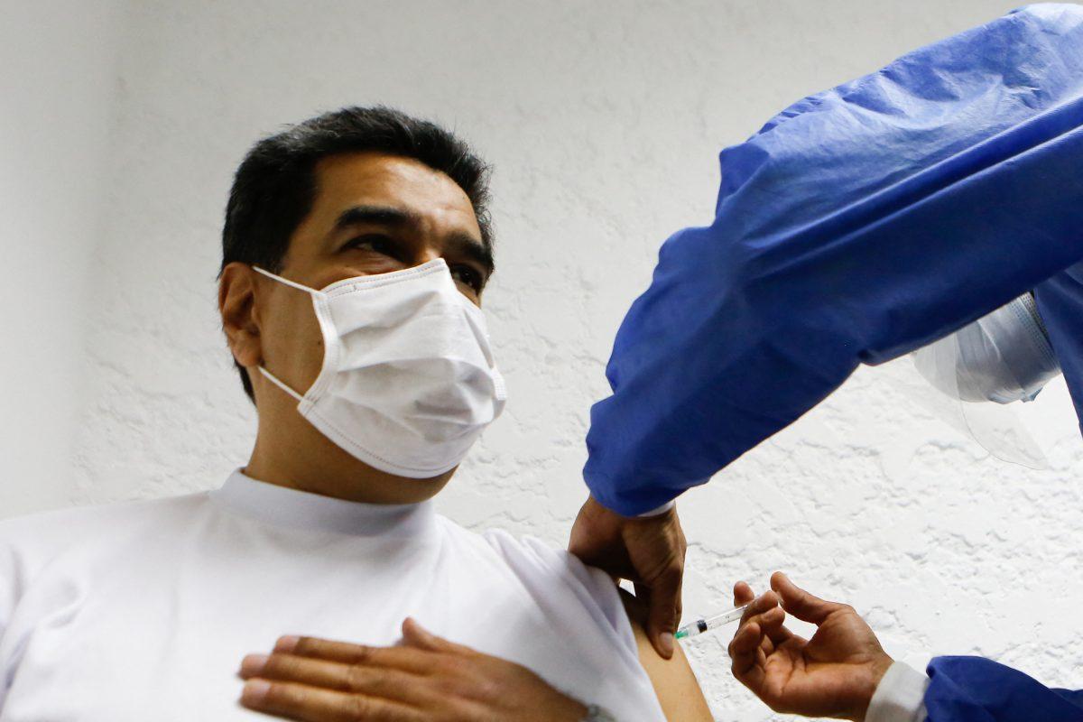 Ni ‘skalosky’ ni ‘fiebrasky’, dijo Maduro tras recibir la vacuna rusa contra covid-19
