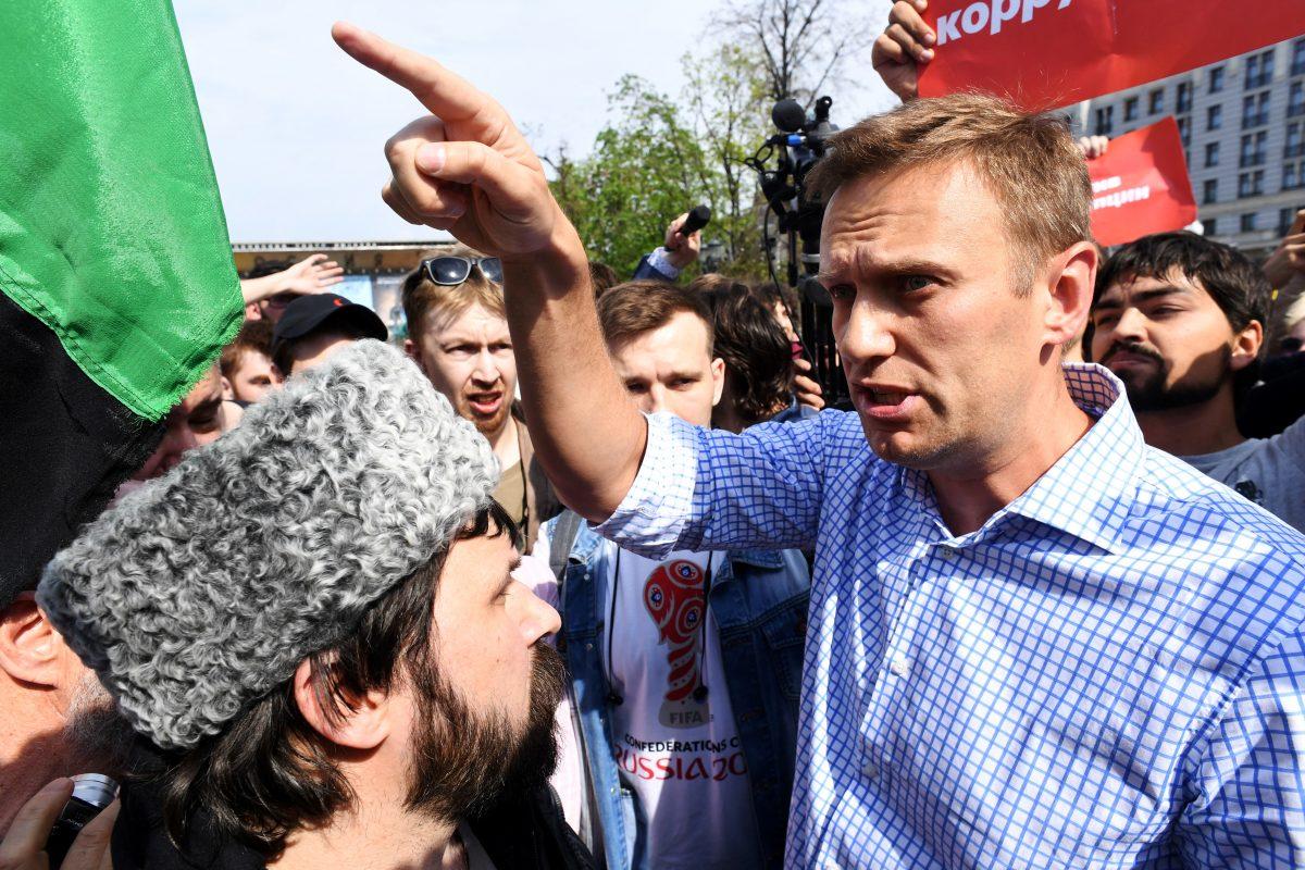 EE.UU. afirma que Rusia envenenó a opositor Navalni; anuncia sanciones
