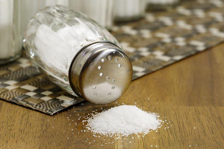 ¿Sabe cuánta sal comemos los ticos? El dato le asombrará