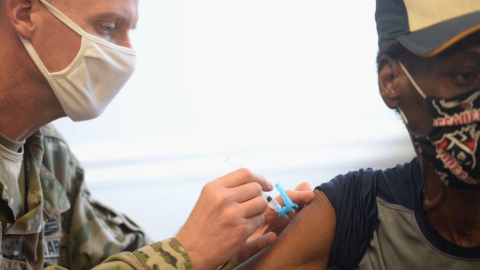 Coronavirus: qué puede hacer usted y qué no tras recibir la vacuna