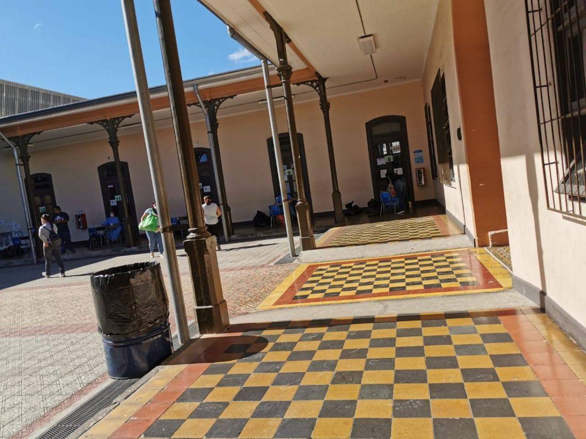 Liceo de Costa Rica suspende clases presenciales tras muerte de orientadora por covid-19
