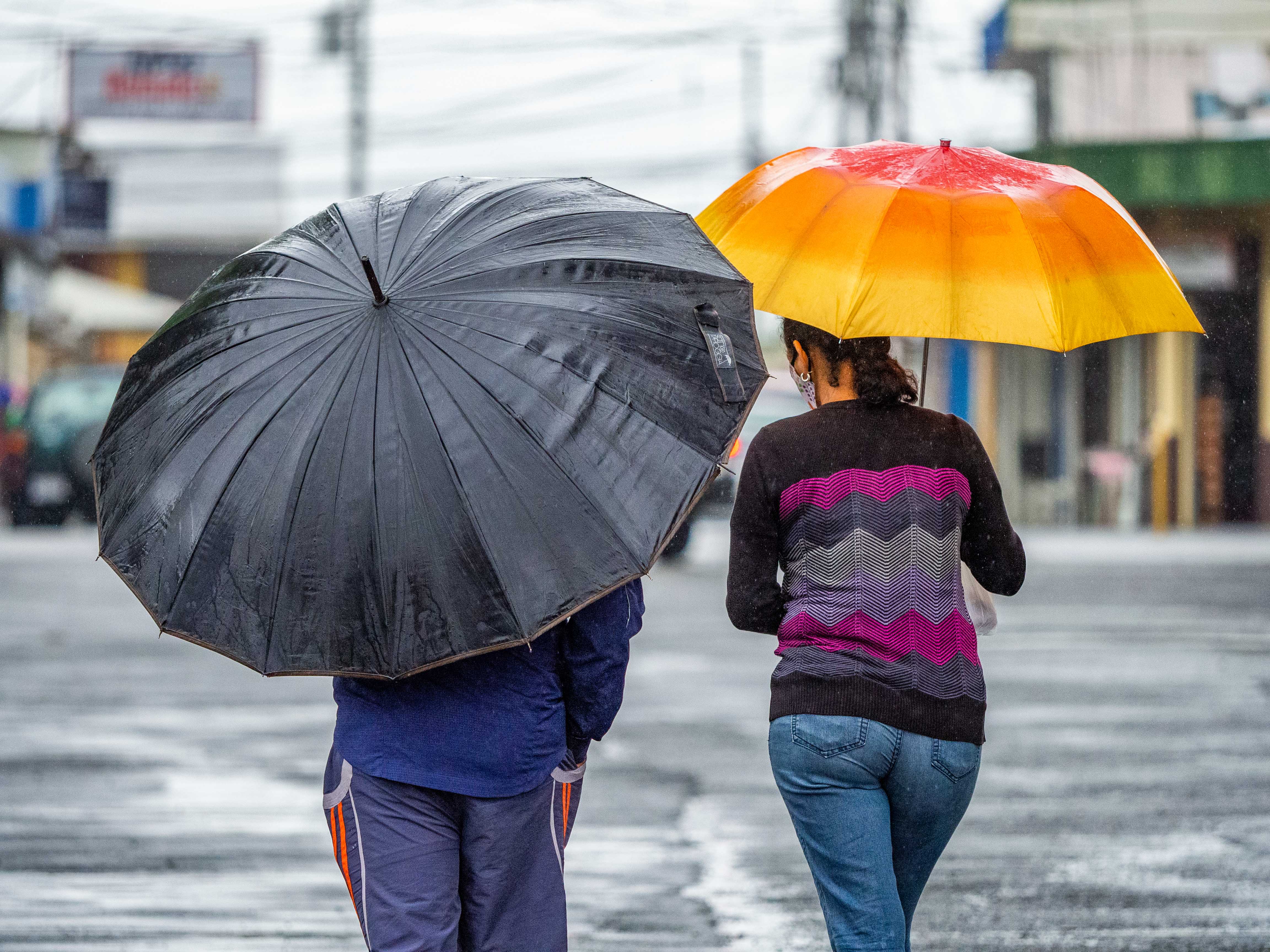 Lluvias aumentarán este viernes en Costa Rica; nueva onda tropical pasará el sábado