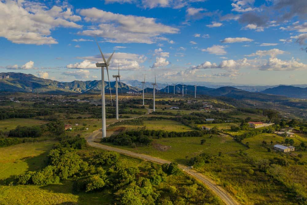 Firma de energía eólica con operación en Costa Rica colocó $700 millones en bonos verdes