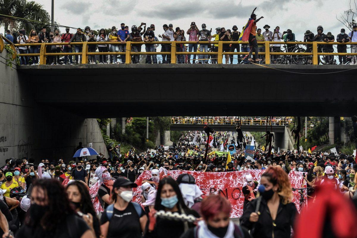 Renuncia ministro de Hacienda en Colombia tras masivas protestas contra reforma tributaria