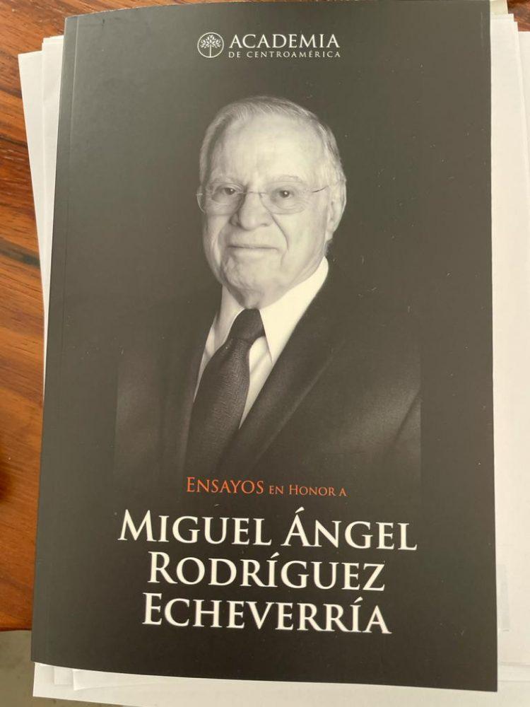 Academia de Centroamérica rindió homenaje a expresidente Miguel Ángel Rodríguez