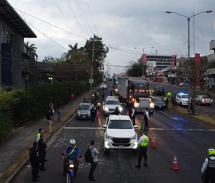 Vehículos con cuatro pasajeros se libran de multas por restricción vehicular en San José