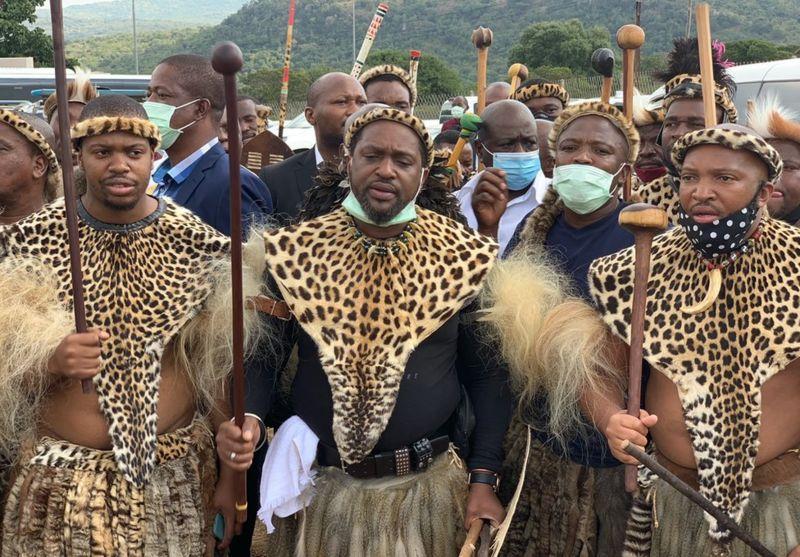 Disputa por el trono zulú, una de las monarquías más importantes de África
